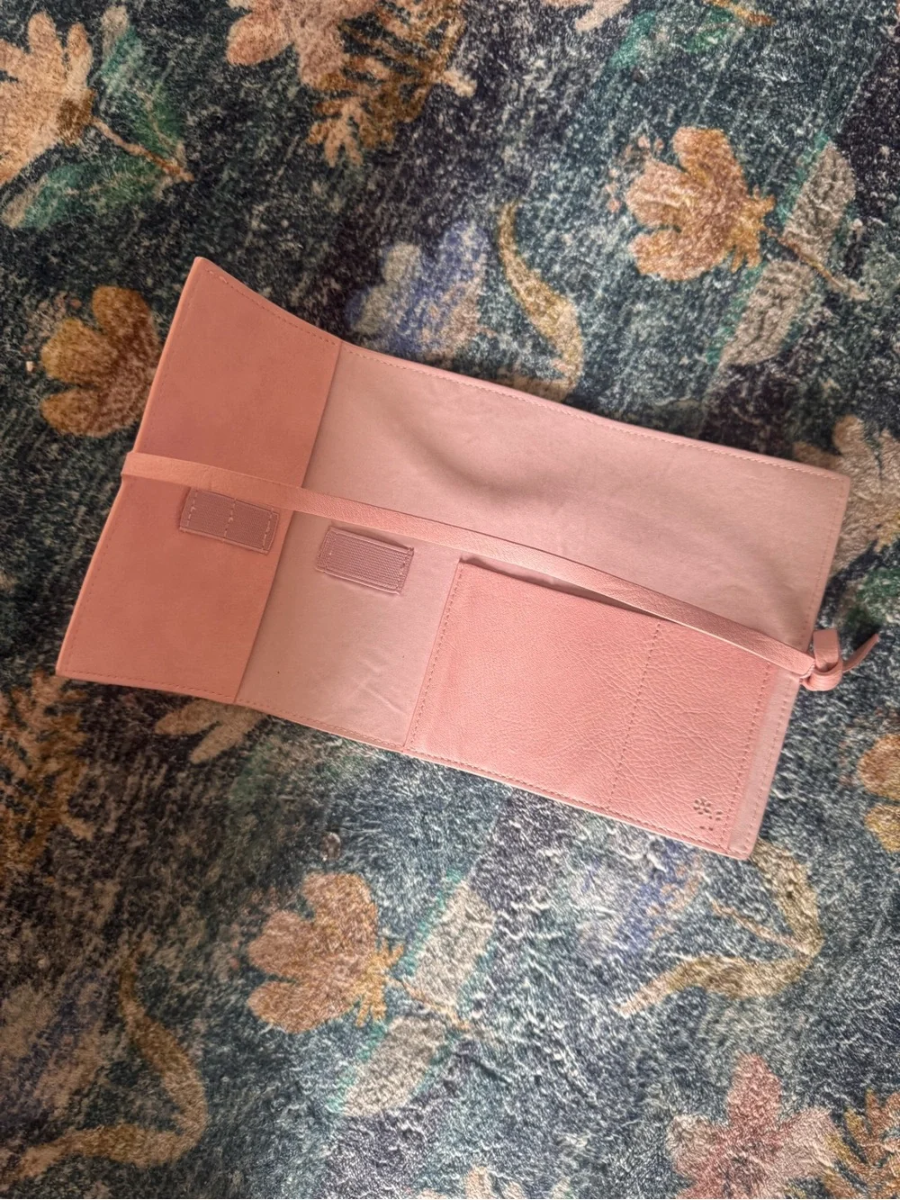 Bookaroo Soft Pink Tech Wrap